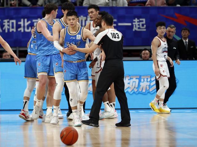 图片2 2024.1.8 CBA联赛常规赛第27轮 北京北汽85-118南京头排苏酒 方硕 新华社 图片1_副本.jpg