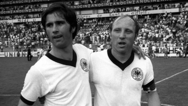 开云下载网址-德国足坛又一位传奇陨落，席勒与穆勒天堂相聚